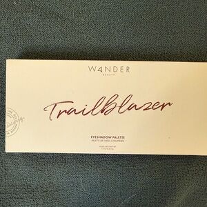 New never used Wander Beauty eyeshadow palette